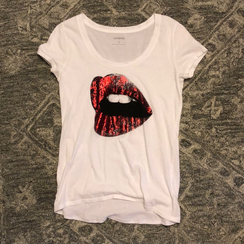 Graphic lips t shirt!